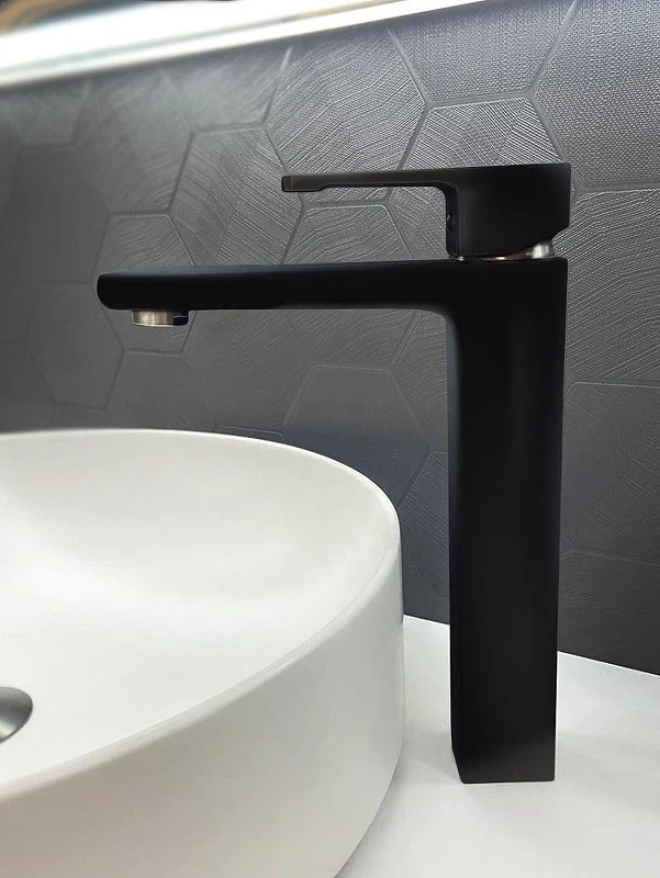 Смеситель для раковины AltroBagno Lamberto 010213 MB цвет Черный матовый