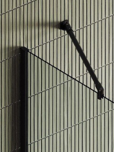 Душевая перегородка Maybah Glass MGD-1418-6ш 990х1950 в широком профиле с полотенцедержателем Черный стекло прозрачное