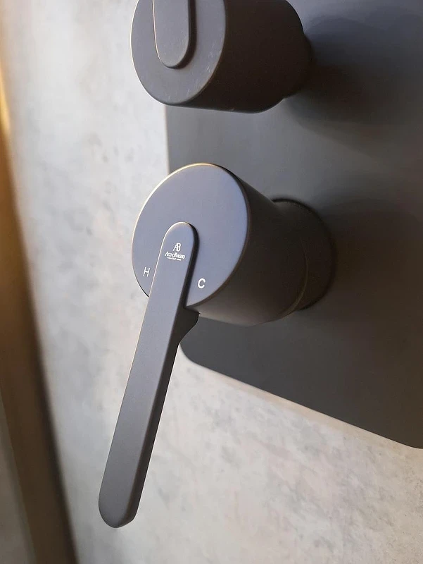 Душевая система AltroBagno Unione 040107 MB цвет Черный матовый