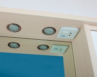 Зеркало со шкафом Бриклаер Бали 62 R 4627125412004 с подсветкой Светлая лиственница Белое глянцевое МДФ / ЛДСП, стекло