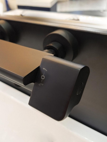 Смеситель для ванны AltroBagno Lamberto 0212 MB с термостатом цвет Черный матовый