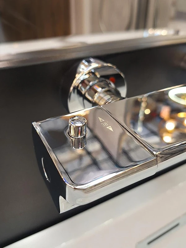 Смеситель для душа AltroBagno Lamberto 030501 Cr с термостатом цвет Хром