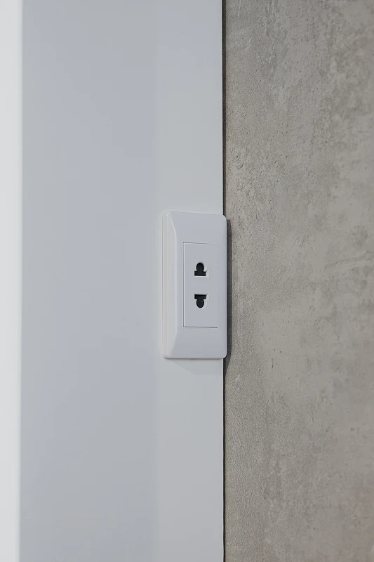 Зеркальный шкаф Silver Mirrors Фиджи Flip 60 LED-00002472 с подсветкой Белый МДФ / ЛДСП, стекло