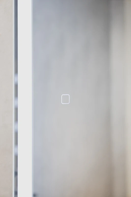 Зеркальный шкаф Silver Mirrors Фиджи Flip 60 LED-00002472 с подсветкой Белый МДФ / ЛДСП, стекло