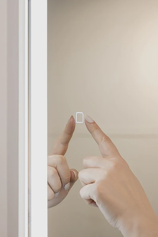 Зеркальный шкаф Silver Mirrors Фиджи Flip 60 LED-00002472 с подсветкой Белый МДФ / ЛДСП, стекло