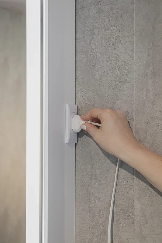 Зеркальный шкаф Silver Mirrors Фиджи Flip 60 LED-00002472 с подсветкой Белый МДФ / ЛДСП, стекло