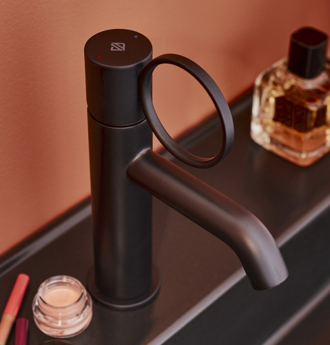 Смеситель для раковины Jacob Delafon Vivienne Signature E38682-LB2-BL Черный матовый латунь