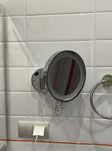 Косметическое зеркало Timo Saona 13074/00 с подсветкой Хром