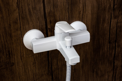 Смеситель для ванны Orange OneLife P02-100w Белый