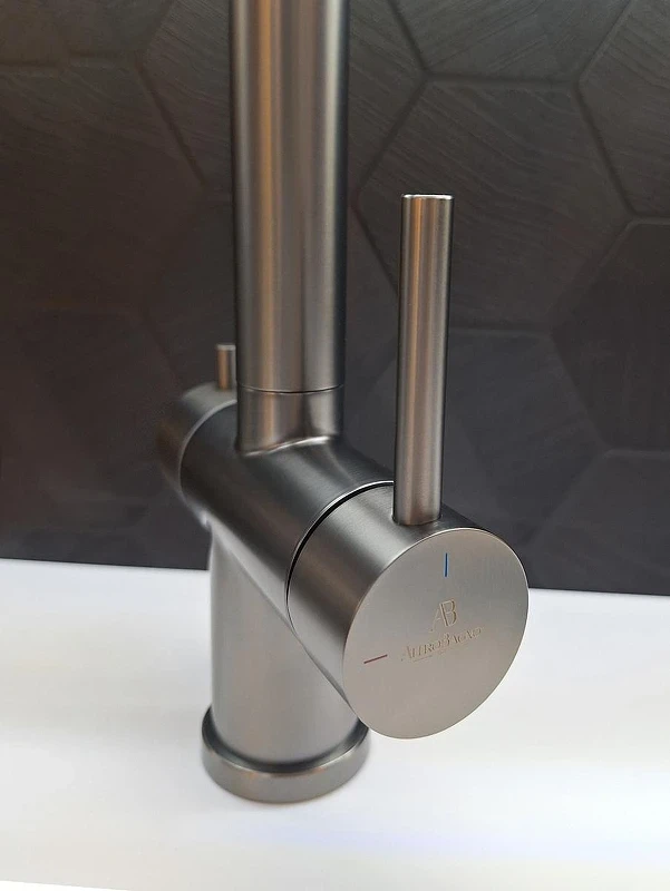 Смеситель для кухни AltroBagno Flusso 050203 GM цвет Оружейная сталь