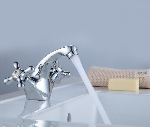 Смеситель для раковины Rossinka H02-61 Хром