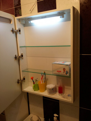 Зеркальный шкаф Aquaton Америна 60 R 1A135302AM01R с подсветкой Белый МДФ / ЛДСП, стекло