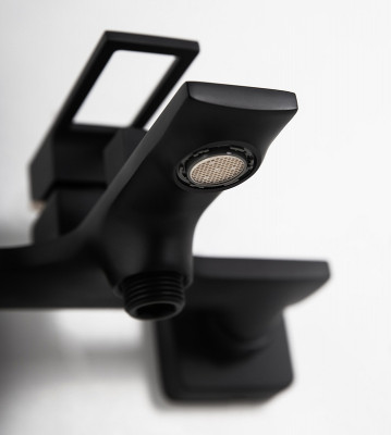 Смеситель для ванны BelBagno Luce LUC-VAS-NERO Черный матовый латунь на стену