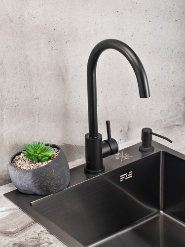 Смеситель для кухни Ростовская Мануфактура Сантехники SUS124BL-017F Черный матовый