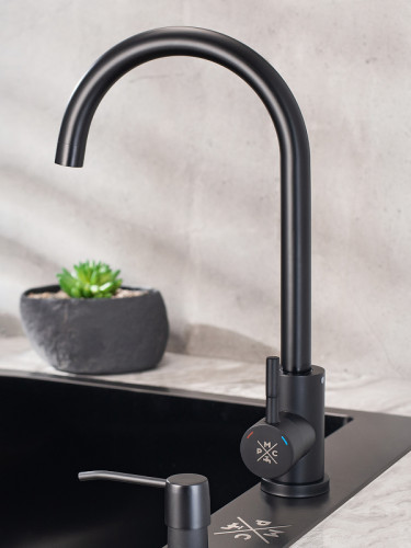 Смеситель для кухни Ростовская Мануфактура Сантехники SUS124BL-017F Черный матовый