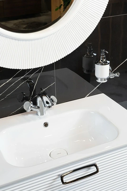 Зеркало Boheme Armadi Art Shine 82 528-W Light с подсветкой Белое стекло