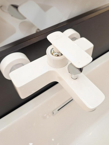 Смеситель для ванны AltroBagno Aperto 0208 Bi цвет Белый