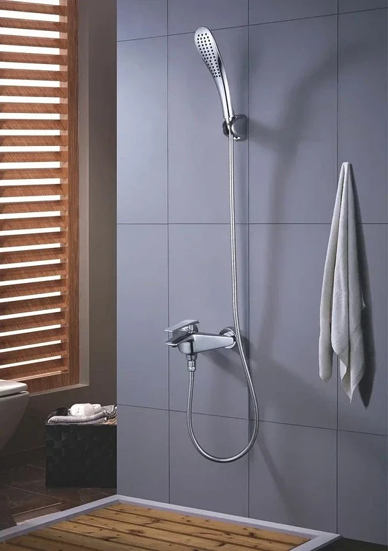 Смеситель для ванны Rose R1302 цвет Хром