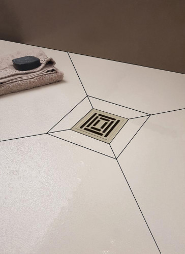 Душевой трап Berges Zentrum Uno 150x150 090372 с решеткой Хром матовый