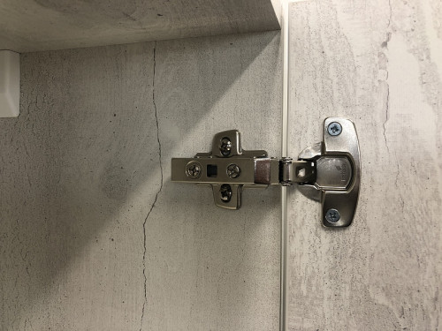 Зеркальный шкаф Comforty Никосия 60 00004138878 Дуб белый МДФ / ЛДСП, стекло