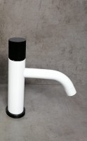 Смеситель для раковины Boheme Stick 121-WB Белый матовый Черный латунь