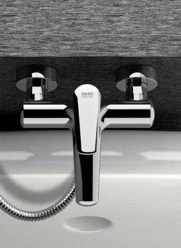 Смеситель для ванны Remer Vanity V02 Хром на стену