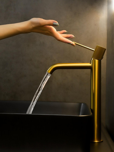 Смеситель для раковины AltroBagno Bilancia 010227 BG цвет Золото матовое