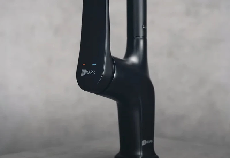 Смеситель для кухни Lemark Bronx LM3705BL Черный латунь