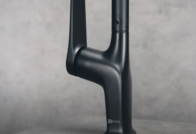 Смеситель для кухни Lemark Bronx LM3705BL Черный латунь