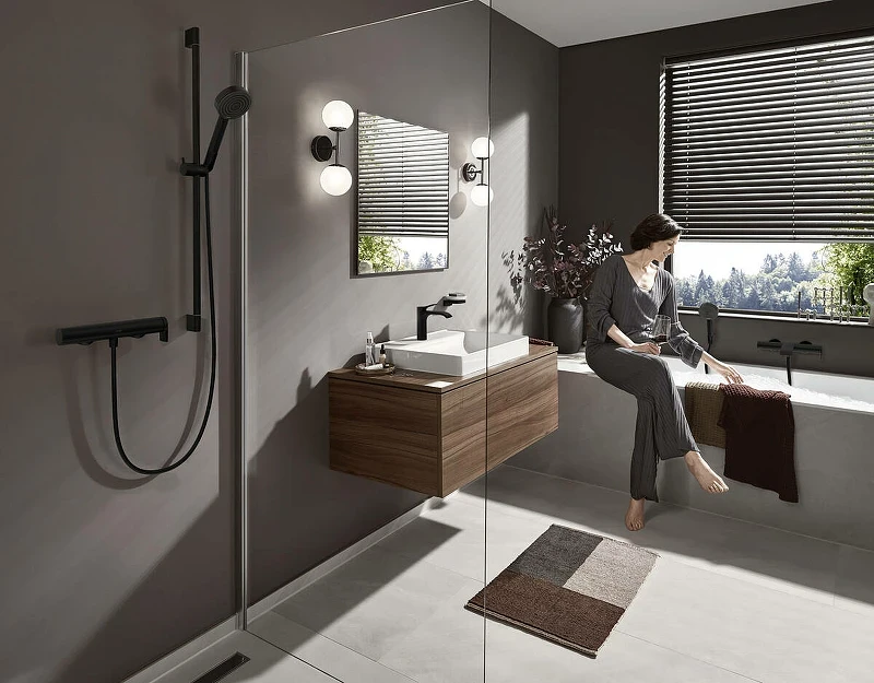 Смеситель для душа Hansgrohe Vivenis 75620670 Черный матовый латунь на стену