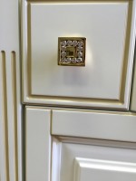 Шкаф пенал Opadiris Лаура 44 L Z0000006525 Белый с золотой патиной ручки Swarovski Золото МДФ / ЛДСП, массив дерева, стекло