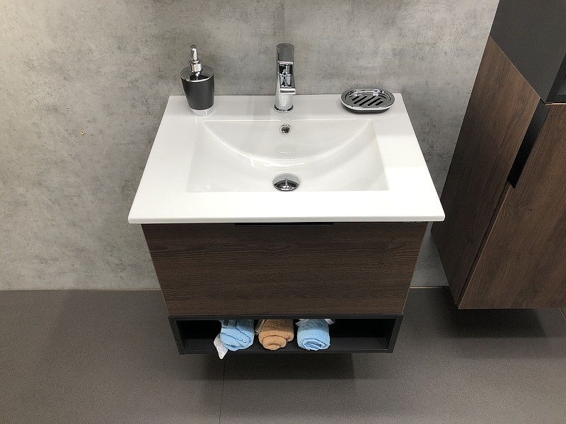 Тумба с раковиной Comforty Франкфурт 60 00004150530 подвесная Дуб шоколадно-коричневый Черная матовая МДФ / ЛДСП