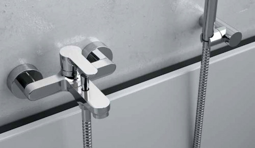 Смеситель для ванны Remer Winner W02 Хром на стену