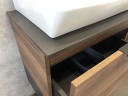 Тумба с раковиной Comforty Штутгарт 60 00004151039 подвесная Дуб темно-коричневый Черная столешница МДФ / ЛДСП