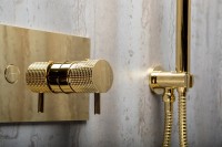 Душевая система Boheme Fusion 130-G Золото латунь на стену