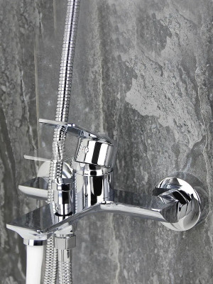 Смеситель для ванны Viko V-7702 Хром латунь на стену
