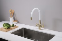 Смеситель для кухни Paulmark Salix Sa213419-BRw Бронза Белый латунь