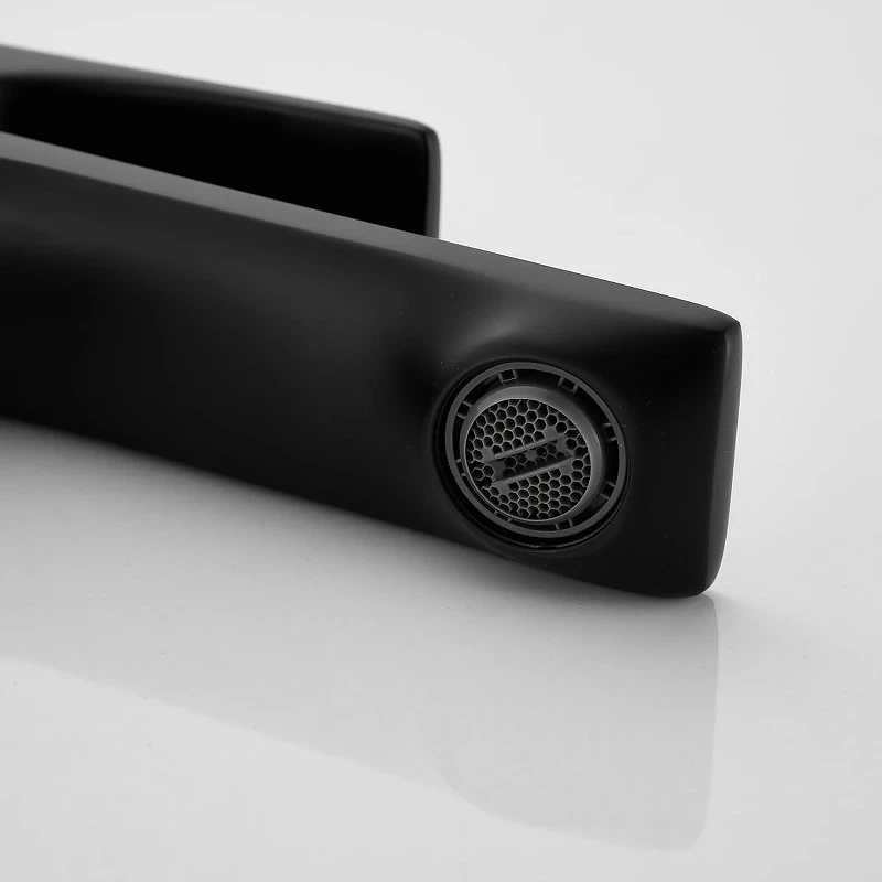 Смеситель для раковины Belz B10709-7 цвет Черный