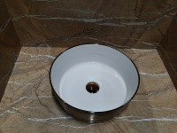 Раковина-чаша CeramaLux 37 C1055 Бело-золотая фаянс накладная