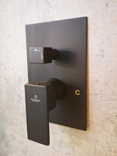 Душевая система AltroBagno Lamberto 040105 MB цвет Черный матовый