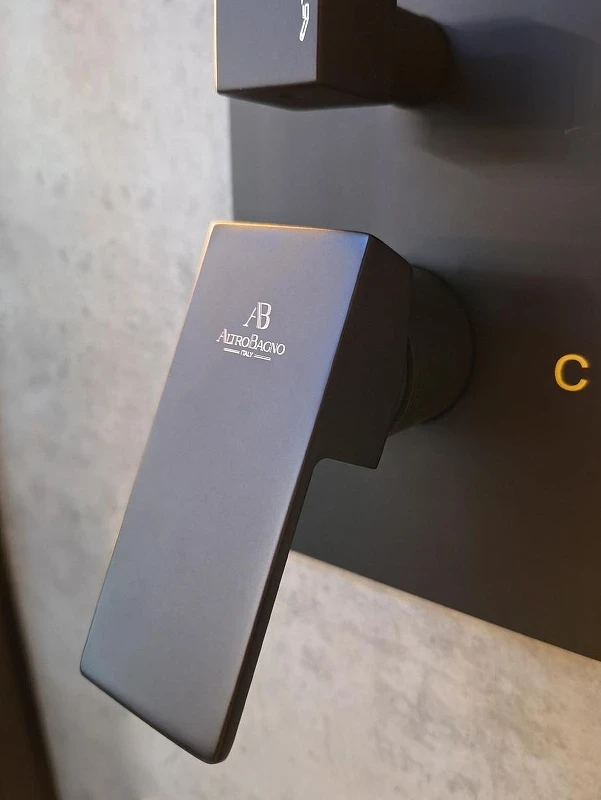 Душевая система AltroBagno Lamberto 040105 MB цвет Черный матовый
