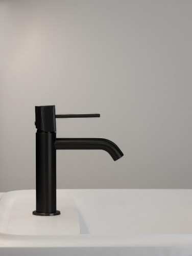 Смеситель для раковины AltroBagno Bilancia 0143 MB цвет Черный матовый