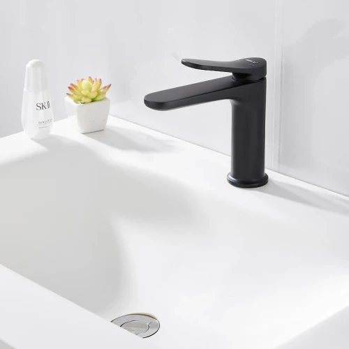 Смеситель для раковины Belz B10786-7 цвет Черный