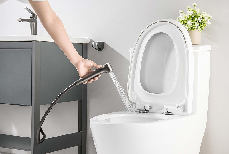 Смеситель для раковины Aquatek Лугано AQ1712BGM с гигиеническим душем цвет Оружейная сталь