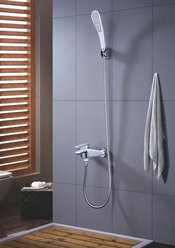Смеситель для ванны Rose R1302F цвет Белый Хром