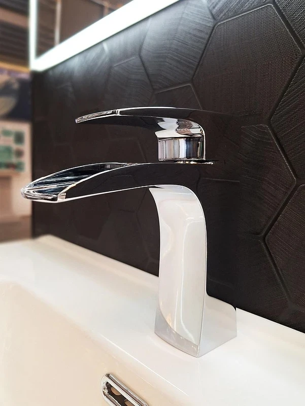 Смеситель для раковины AltroBagno Cascata 0110 Cr цвет Хром