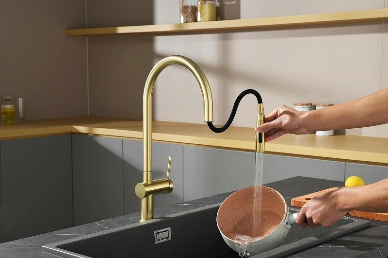 Смеситель для кухни AQUAme Cucina AQM9901BG цвет Шлифованное золото