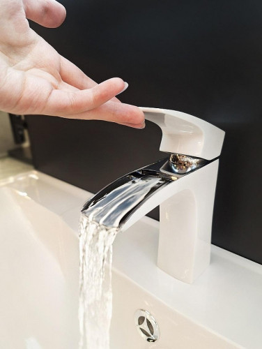 Смеситель для раковины AltroBagno Cascata 0111 BiCr цвет Белый Хром