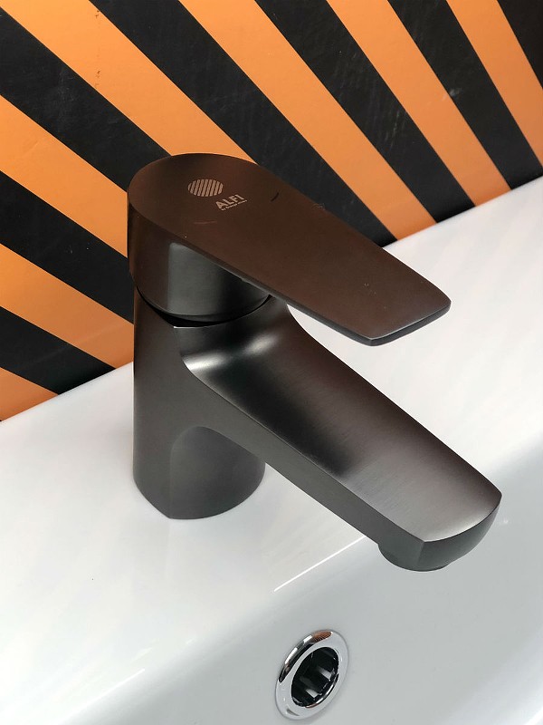 Смеситель для раковины Orange Loop M26-021GR