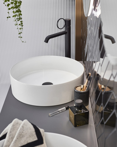 Смеситель для раковины Jacob Delafon Vivienne Signature E38683-LB2-BL Черный матовый латунь